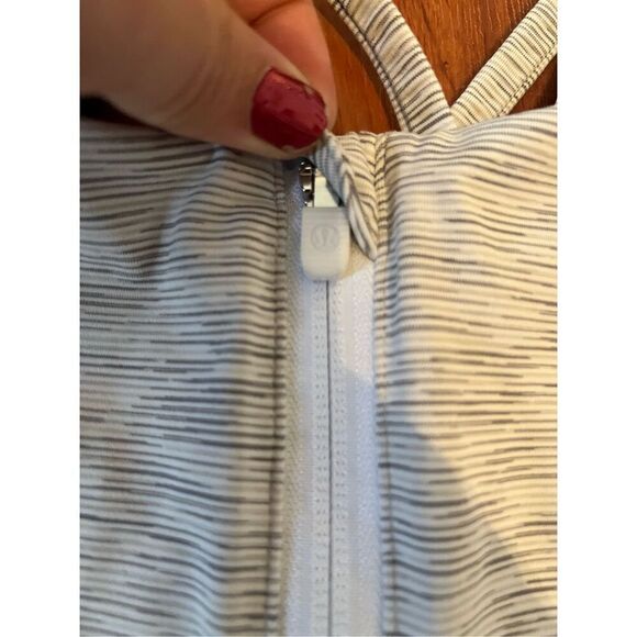 Lululemon Energy Bra High-Neck Longline Zip Size 12 - Picture 8 of 10